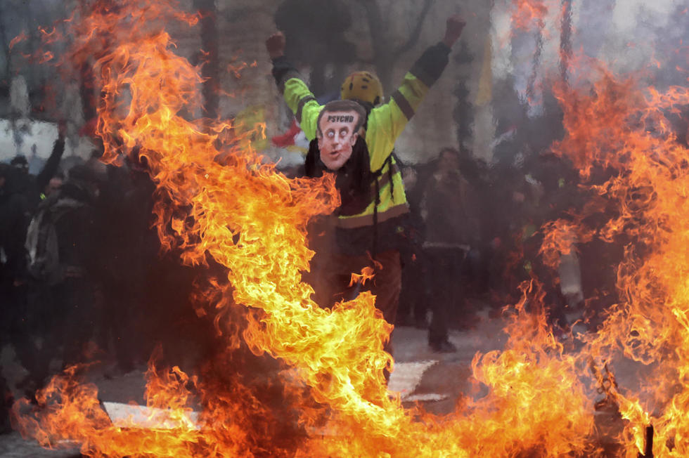 Gilets Jaunes Regain De Violences Pour Lacte Xviii Le Point