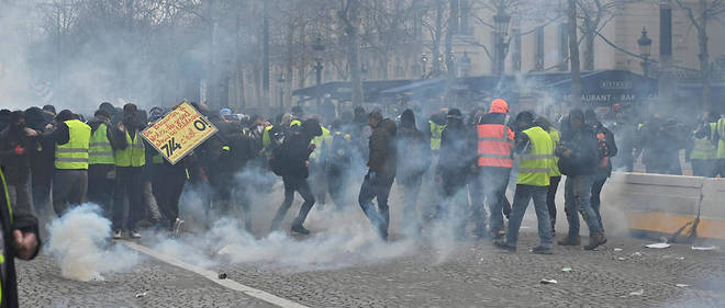 Gilets Jaunes La Classe Politique Condamne Les Violences