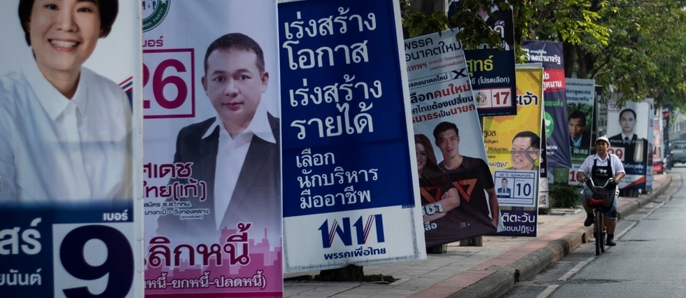 Thailande: debauchage de candidats et clientelisme au menu des prochaines elections