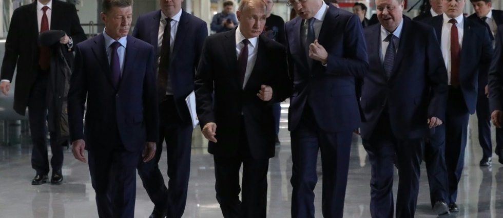 Cinq ans apres l'annexion, Poutine vante la "securite energetique" apportee a la Crimee