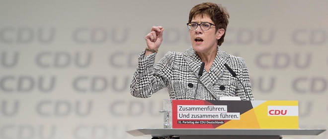 La nouvelle presidente de la CDU essaie de se demarquer en exposant avant tout une vision du monde et de la politique beaucoup plus conservatrice que d'Angela Merkel.