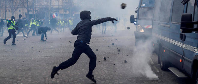 Gilets Jaunes Cest Comme Si Paris Accueillait Chaque