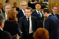  Emmanuel Macron accueille la philosophe Monique Canto-Sperber à l'Élysée le 18 mars 2019. 