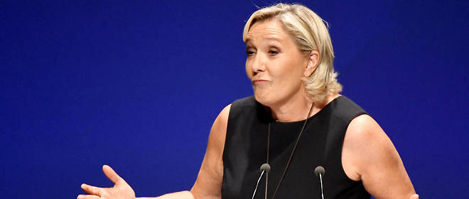Marine Le Pen considere que la venue de Francois Hollande remet en cause la << neutralite politique >> des etablissements scolaires.  