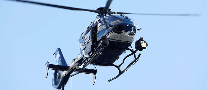 Un helicoptere EC-135 de la gendarmerie nationale equipe d'une camera et d'un projecteur, en 2014. Photo d'illustration.