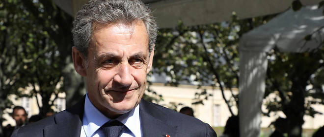Nicolas Sarkozy est soupconne d'avoir tente d'obtenir des informations secretes sur l'affaire Bettencourt. 
