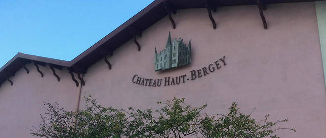 Equipe du chateau Haut-Bergey, Pessac-Leognan.