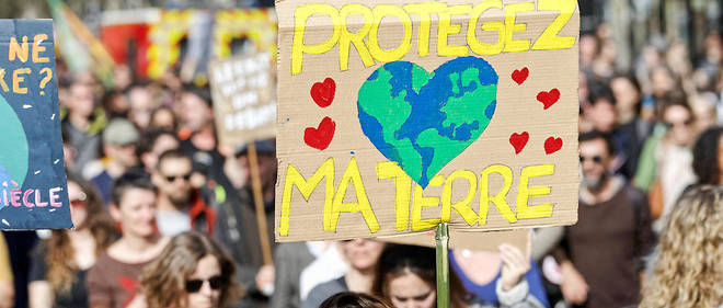 Les sondages placent desormais l'environnement parmi les preoccupations principales des Francais, poussant les politiques a verdir leurs programmes.