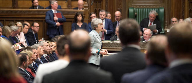 Le Parlement britannique a vote lundi soir un amendement, contre l'avis de Theresa May, permettant d'organiser une serie de << votes indicatifs >> sur des Brexit alternatifs.