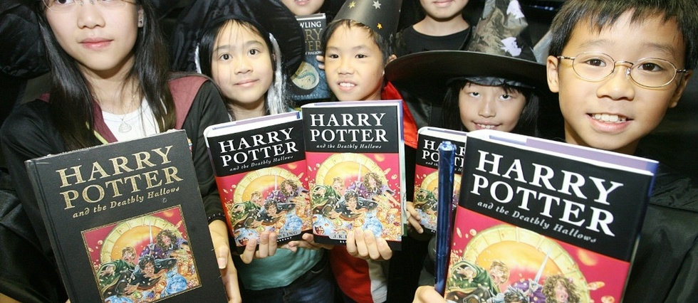 Pologne : des pretres brulent des livres des sagas Harry Potter et Fascination
