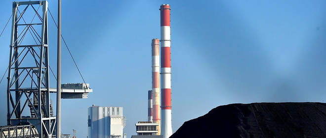 La centrale thermique de Cordemais, pres de Nantes, teste un projet de production d'electricite a base de biomasse, afin de maintenir son activite.