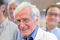  Alain Cribier est l’ancien chef du service de cardiologie du CHU de Rouen et travaille désormais au Medical Training Center de Rouen, un lieu où l’on enseigne la médecine par simulation. 