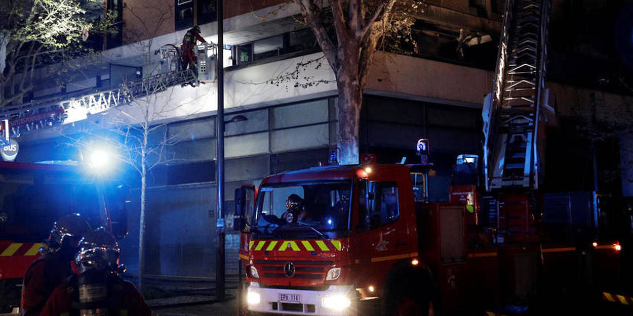 Paris : Violent Incendie Dans Un Immeuble, Pas De Victime