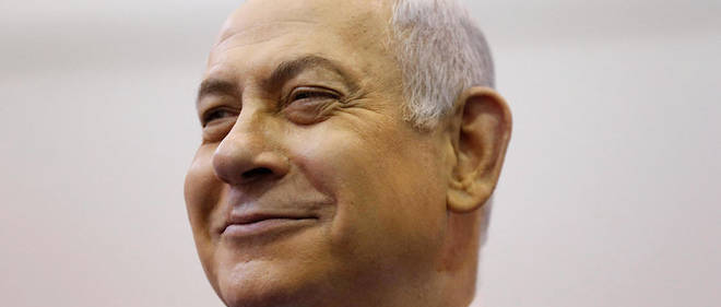 Devance dans les derniers sondages, Benjamin Netanyahu pourrait etre reconduit a son poste au jeu des alliances politiques, meme s'il arrivait second ce mardi soir.
 