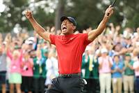  L'intense émotion de Tiger Woods, ce dimanche à Augusta. Le golfeur américain s'est imposé onze ans après avoir remporté son dernier Masters. Il s'offre l'un des plus beaux « come-back » de l'histoire. 
  