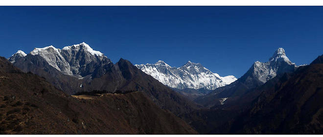 L'Everest est connu pour etre le sommet le plus haut du monde.