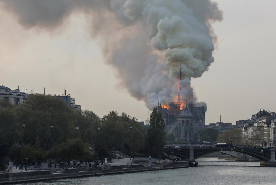 Notre Dame De Paris Martyre Et Rassembleuse Le Point