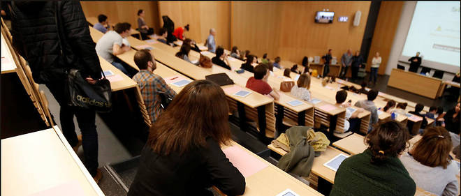 Assas Un Enseignant Renvoye Apres Des Messages Deplaces A Des Etudiantes Le Point