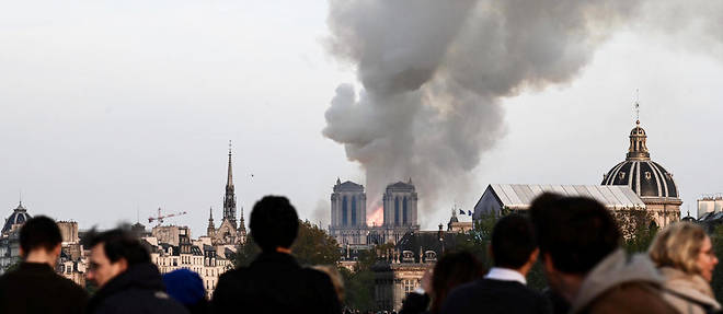 L'incendie de la cathedrale de Notre-Dame de Paris le 15 avril. 