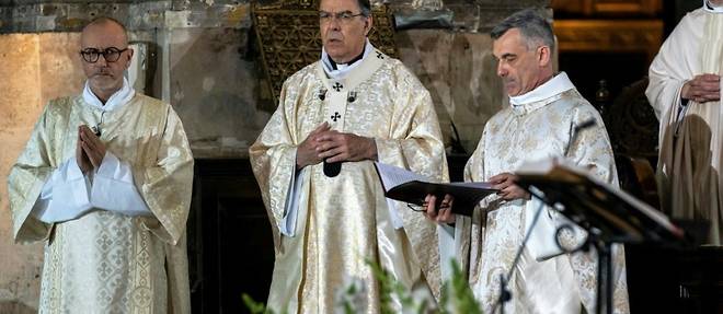 Reunis pour Paques, les catholiques croient en un "renouveau" apres Notre-Dame