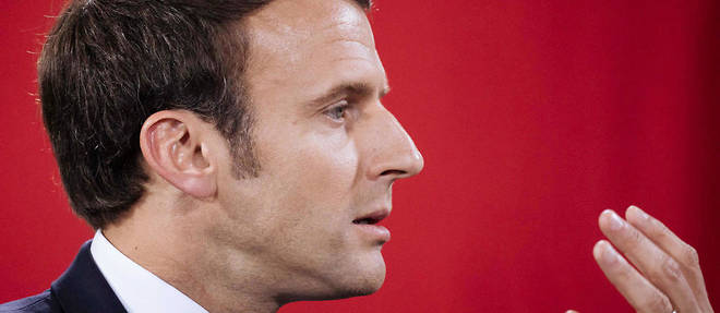 Lors de sa conference de presse, Emmanuel Macron pourrait evoquer la << necessite de travailler davantage >>. 