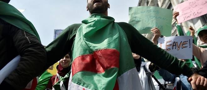 Algerie: des milliers d'etudiants de nouveau dans la rue