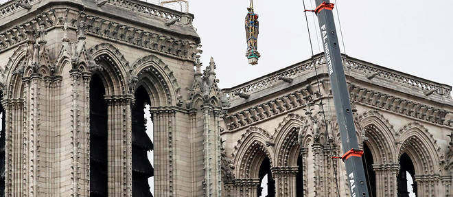 Notre-Dame de Paris apres l'incendie.