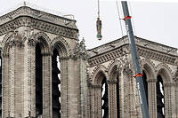  Notre-Dame de Paris après l'incendie. 