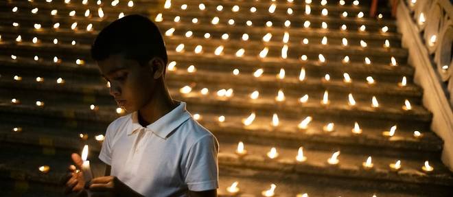 Attentats au Sri Lanka : la communaute chretienne, sous haute surveillance, pleure ses morts