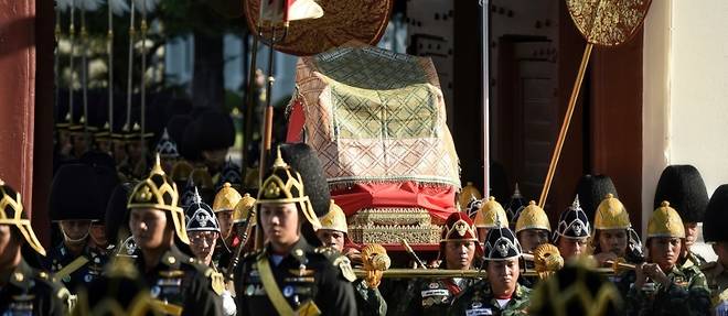 Thailande: traditions et apparat pour les repetitions du couronnement