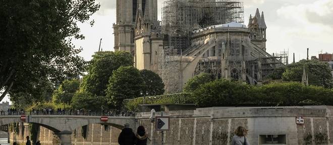 Notre-Dame: plus d'un Francais sur deux pour reconstruire a l'identique, selon un sondage