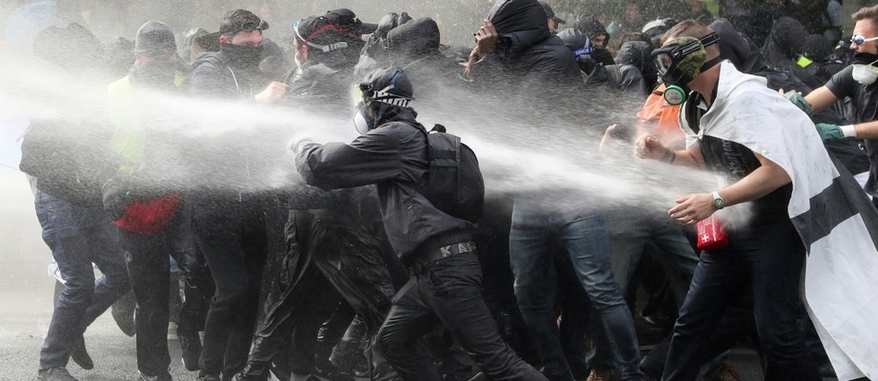 Tension à Paris Pour Des Manifestations Du 1er Mai Sous