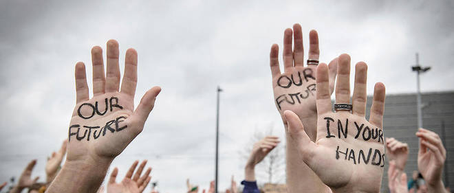 Etudiants et lyceens en greve manifestant pour le climat a Strasbourg  le 15 mars 2019.