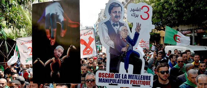 Des manifestants a Alger, le 12 avril 2019.