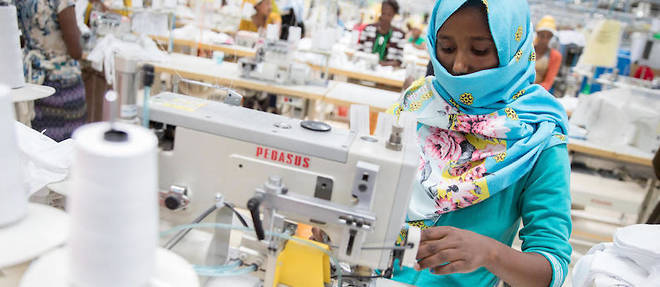 Selon l'edition 2016 du Rapport sur l'investissement dans le monde, l'Ethiopie se trouve au deuxieme rang en matiere d'investissement direct etranger dans le secteur de l'industrie textile, apres le Vietnam. 
