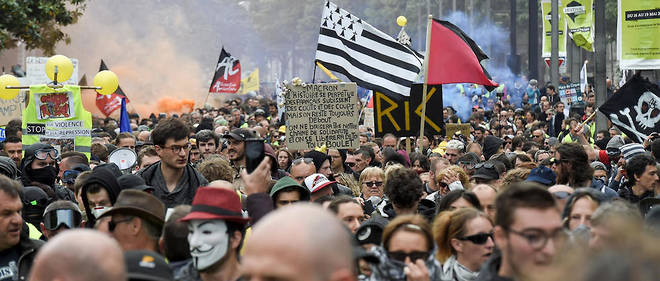 Les manifestants a Nantes dans la manifestation des Gilets jaunes.
