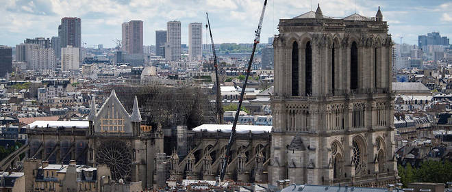 Chef-d'oeuvre de l'art gothique, la cathedrale de Paris a ete frappee le 15 avril par un incendie qui a detruit sa charpente et la fleche, signee Viollet-le-Duc.