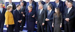  Angela Merkel, Emmanuel Macron et différents leaders européens lors d'un sommet à Bruxelles le 22 mars 2019. 