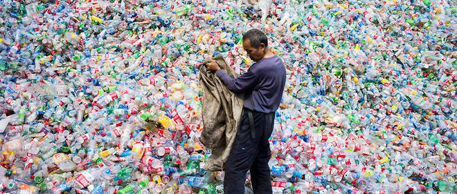 Le plastique represente un veritable probleme environnemental.