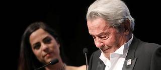  Anouchka Delon a remis dimanche 19 mai sa palme d'or d'honneur à son père, le grand acteur français Alain Delon, à l'occasion du Festival de Cannes 2019. 