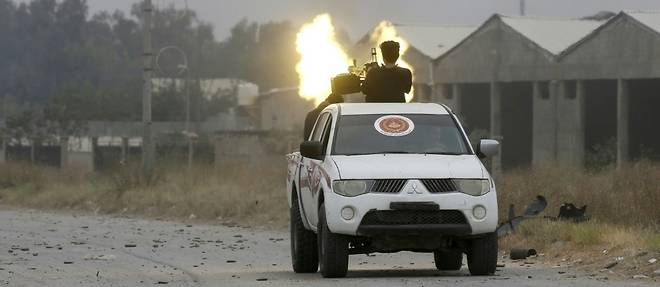 Libye: combats violents au sud de Tripoli, crainte d'une "longue" guerre