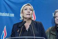 <p>Marine Le Pen et Steeve Bannon.</p>