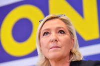  Marine Le Pen souhaite la création d'un très grand groupe au Parlement européen après les élections du 26 mai. 
