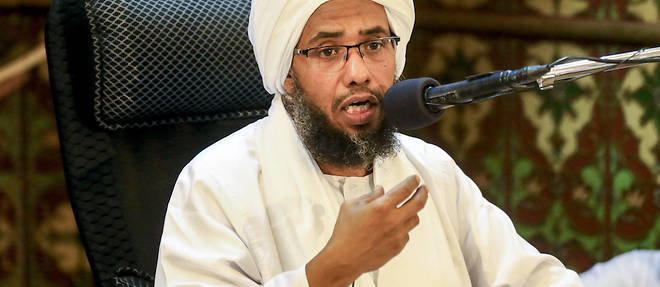Un imam soudanais fait son preche a Khartoum en ce mois de mai pendant le Ramadan.
 
 
