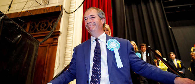 Nigel Farage tout sourire apres les resultats.