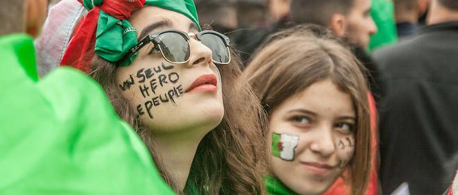 De plus en plus de jeunes Algeriennes et Algeriens ont choisi de profiter de ce mouvement pour transmettre leur message aux tenants du << systeme >>.