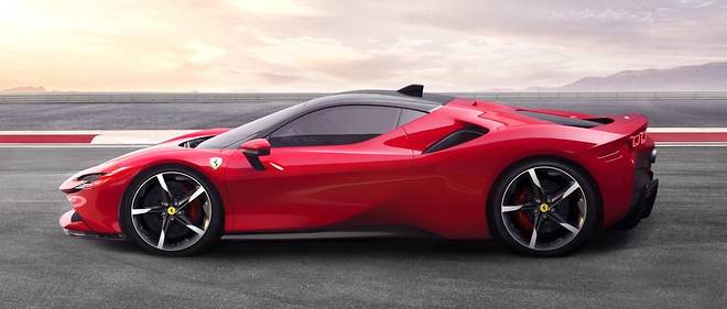 La SF90 Stradale est la premiere Ferrari hybride rechargeable.