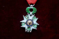  La médaille de chevalier de la Légion d'honneur. 
