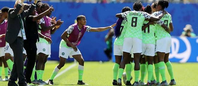 Les Nigerianes exultent apres un des deux buts marques contre la Coree.