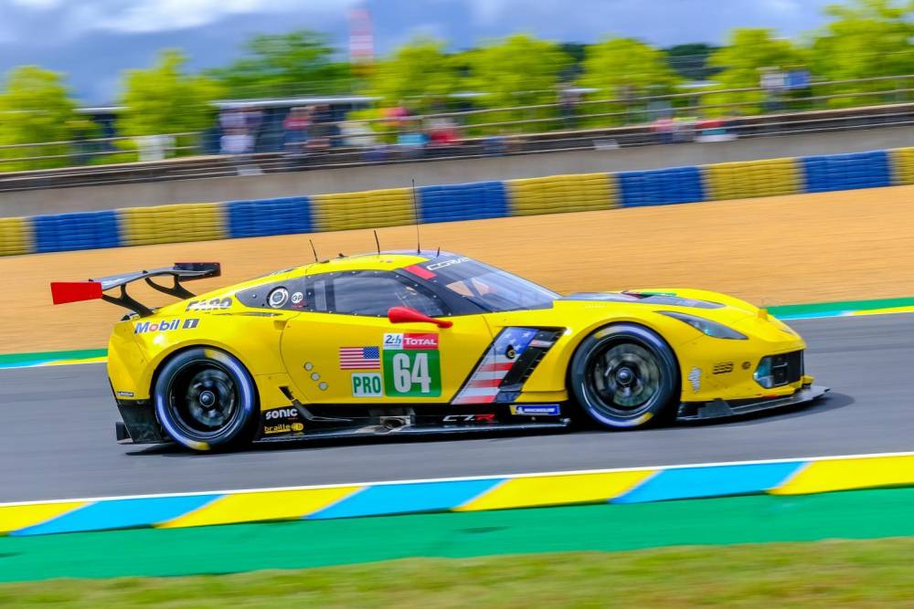 voiture de course corvette